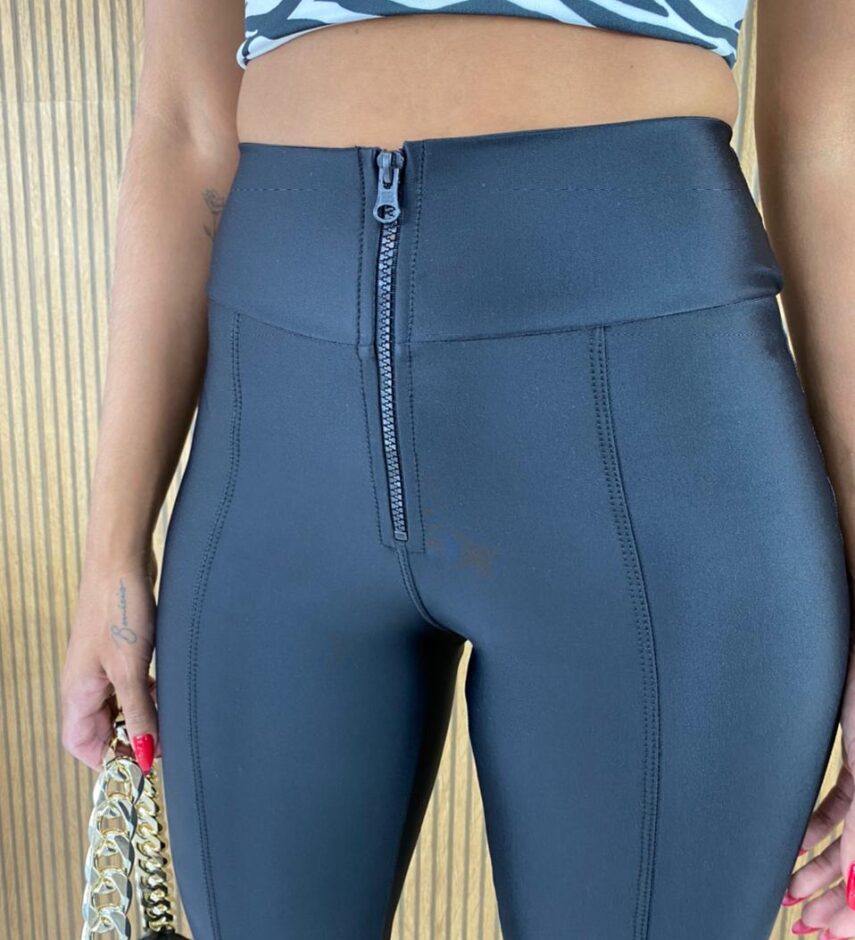 fernandaramosstore com br calca feminina com ziper flare preta 4