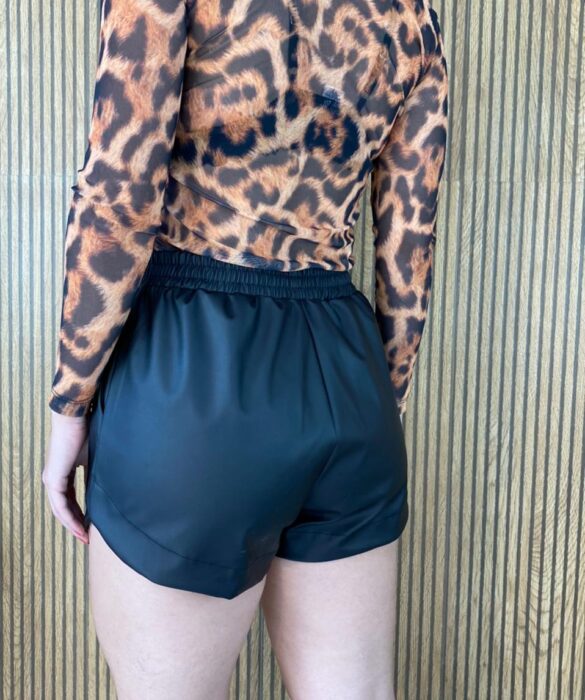 fernandaramosstore com br short feminino curto couro preto 1