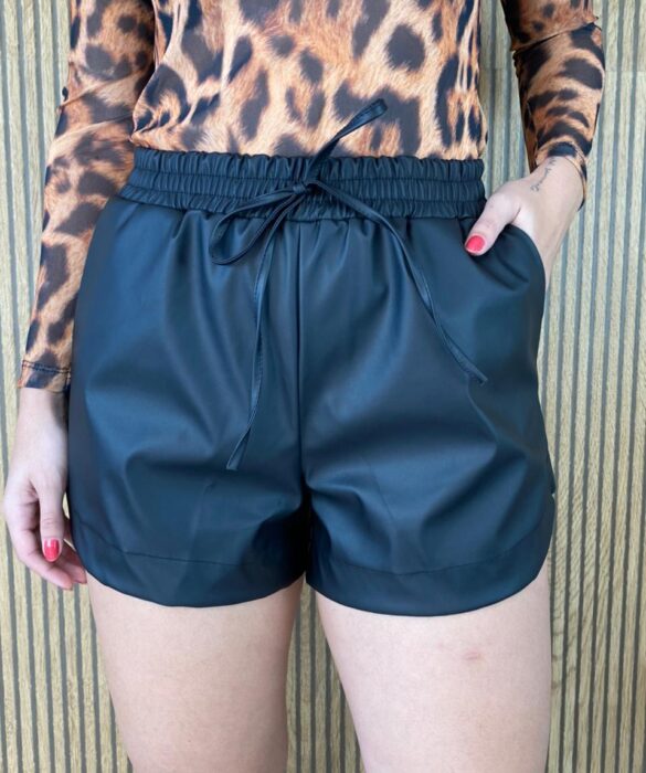 fernandaramosstore com br short feminino curto couro preto 4