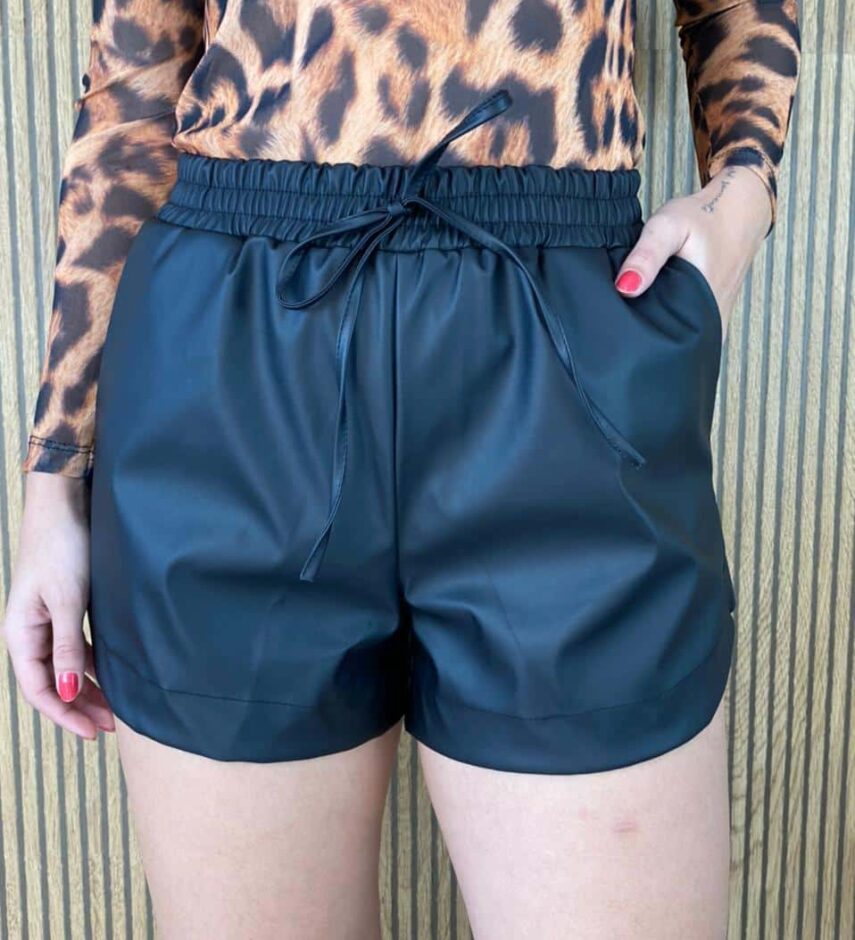 fernandaramosstore com br short feminino curto couro preto 4