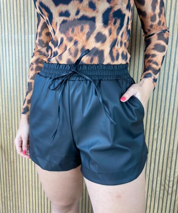 fernandaramosstore com br short feminino curto couro preto 5