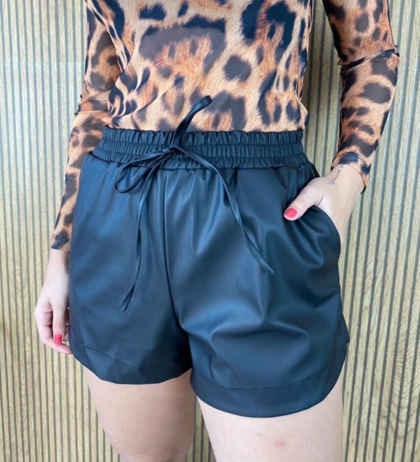 fernandaramosstore com br short feminino curto couro preto 5