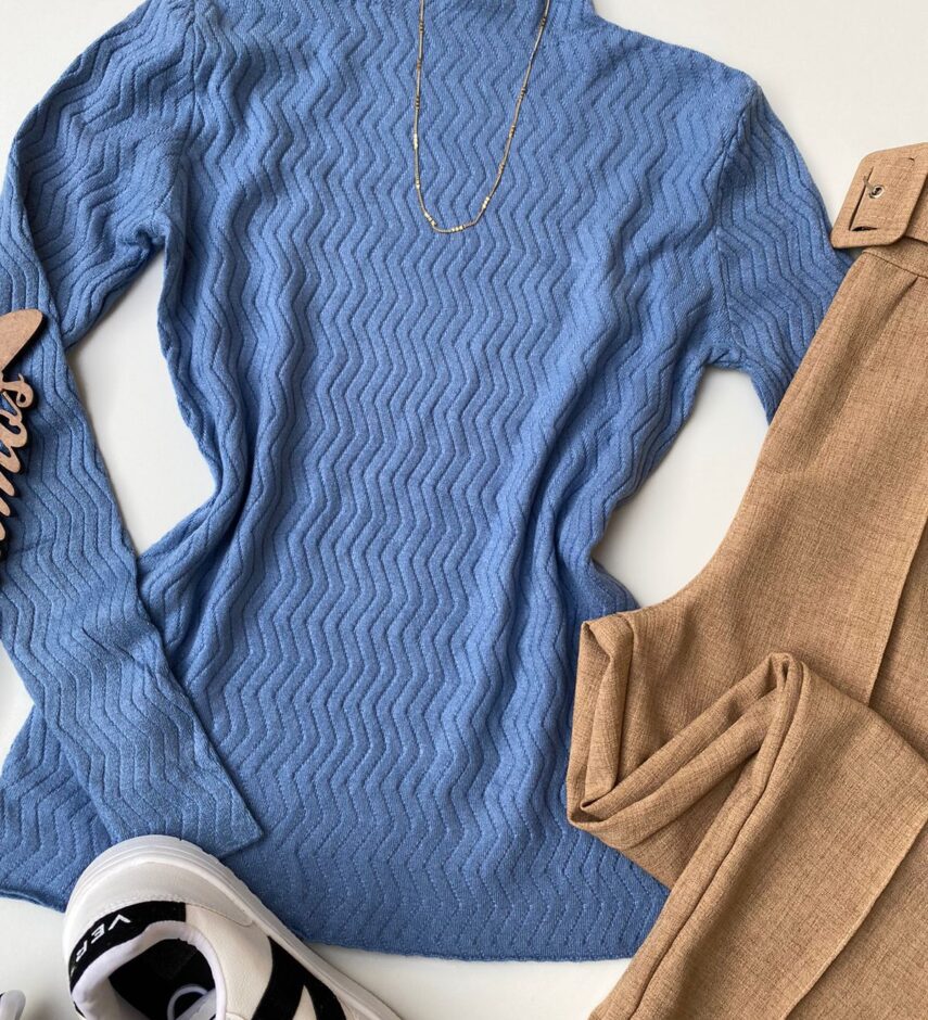 fernandaramosstore com br blusa feminina cacharrel gola alta bege coracao copia 2