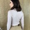 fernandaramosstore com br blusa feminina cacharrel gola alta com relevo rose 2