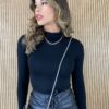 fernandaramosstore com br blusa feminina cacharrel gola alta preta 3