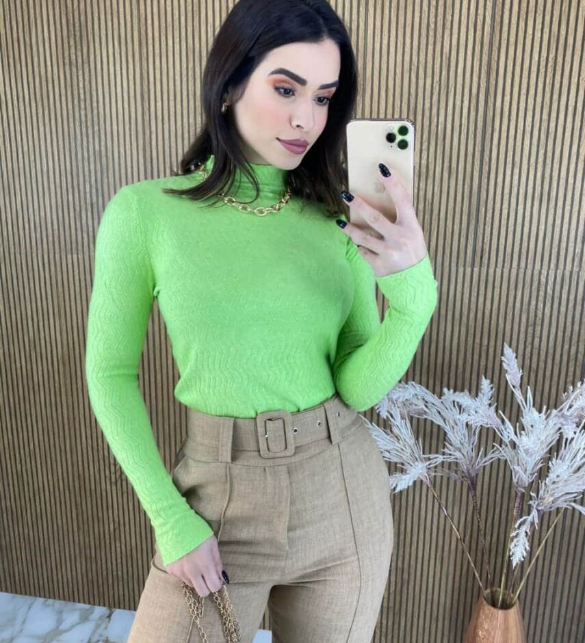 fernandaramosstore com br blusa feminina cacharrel gola alta verde com relevo 4