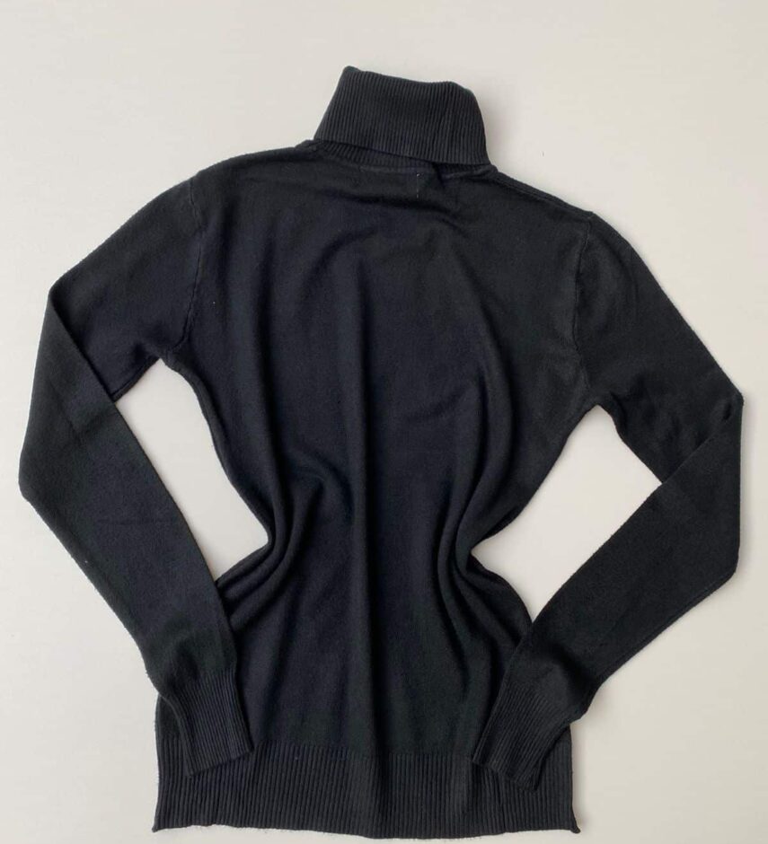 fernandaramosstore com br blusa feminina manga longa cacharrel gola alta preta 1