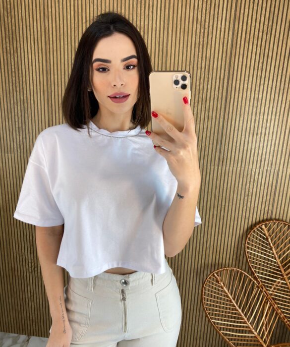 Cropped Feminino sem Bojo Manga Curta Detalhe em Aplicação Branco - Fernanda Ramos Store