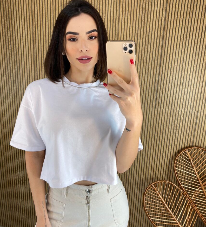 Cropped Feminino sem Bojo Manga Curta Detalhe em Aplicação Branco - Fernanda Ramos Store