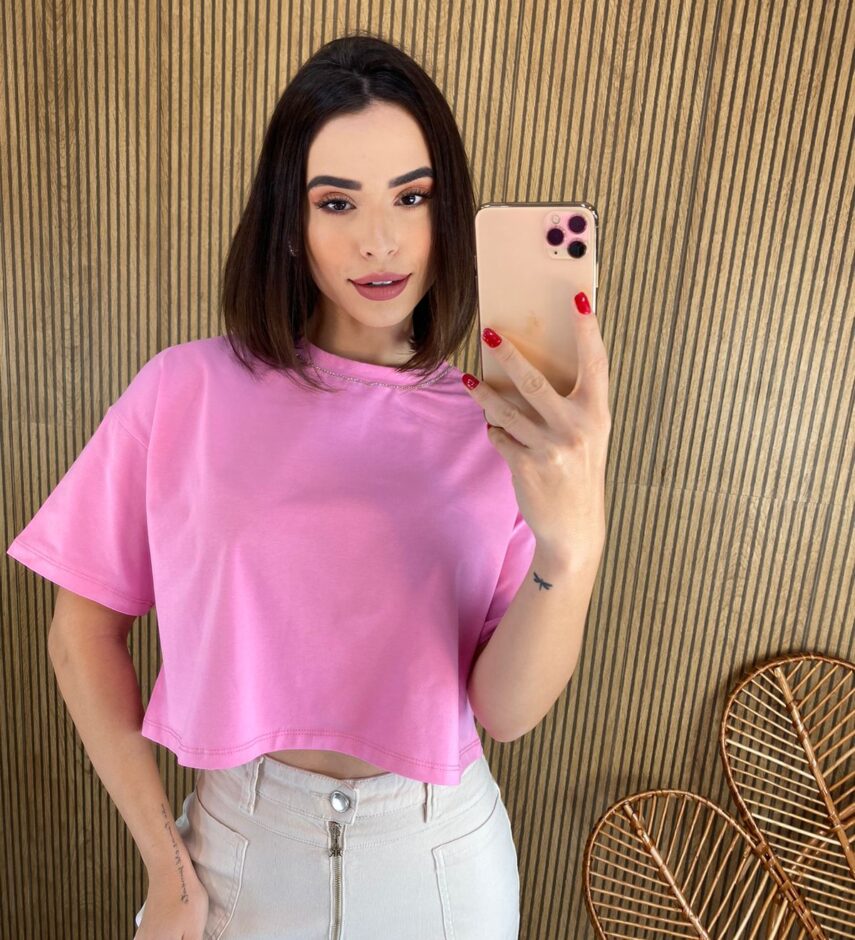 Cropped Feminino sem Bojo Manga Curta Detalhe em Aplicação Rosa - Fernanda Ramos Store