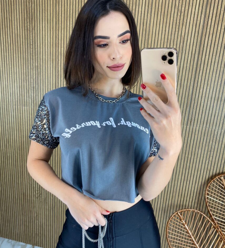 Cropped Feminino sem Bojo Manga em Paetê Be Enough Cinza - Fernanda Ramos Store