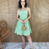 fernandaramosstore com br vestido curto com bojo estampa em flores fundo verde 2