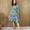 fernandaramosstore com br vestido curto com bojo estampado floral fundo azul 6