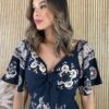 fernandaramosstore com br vestido longo com bojo manga curta estampado fundo preto 2