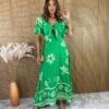 fernandaramosstore com br vestido longo com bojo manga curta estampado fundo verde 4