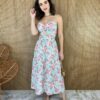 fernandaramosstore com br vestido midi com bojo estampa floral fundo azul 3