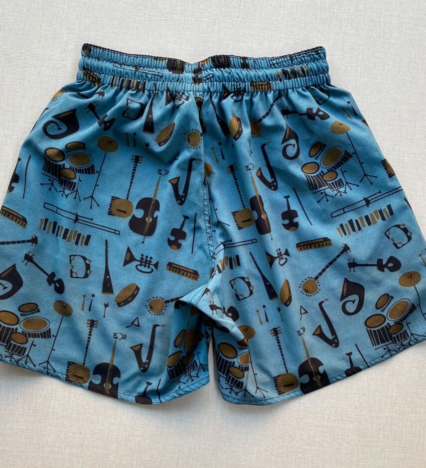 fernandaramosstore com br bermuda masculina tactel estampado fundo verde 2