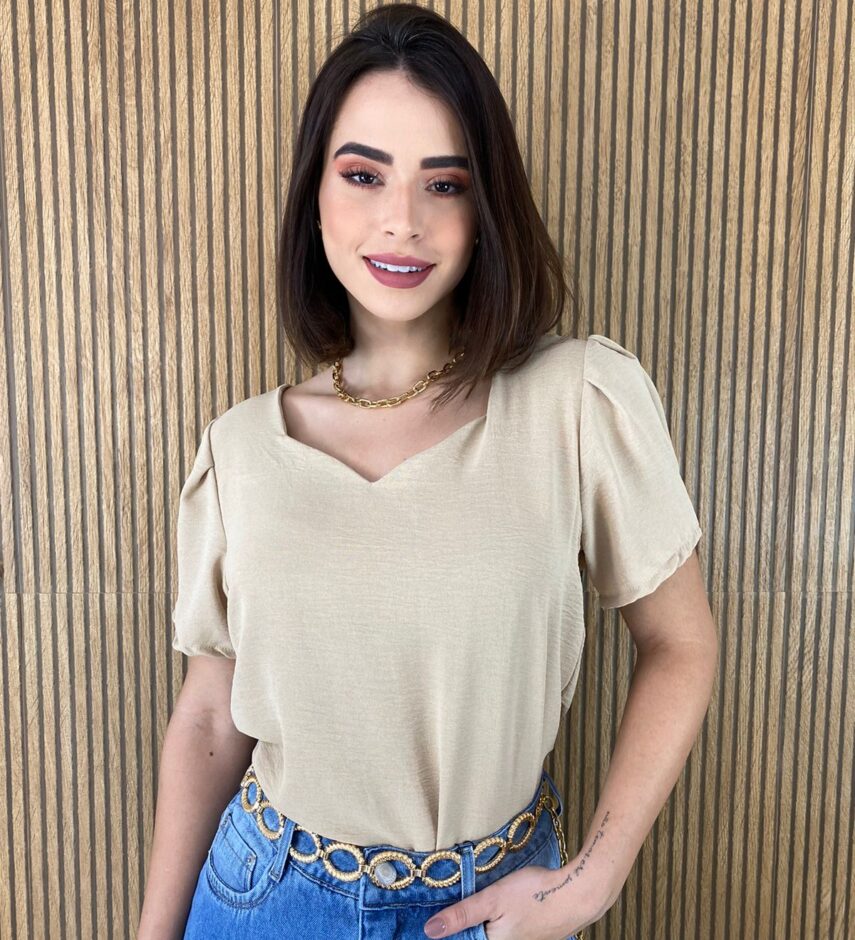 Blusa Feminina Manga Curta Bege Manga Princesa com Decote - Fernanda Ramos Store
