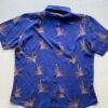 fernandaramosstore com br camisa masculina manga curta estampada fundo azul 2