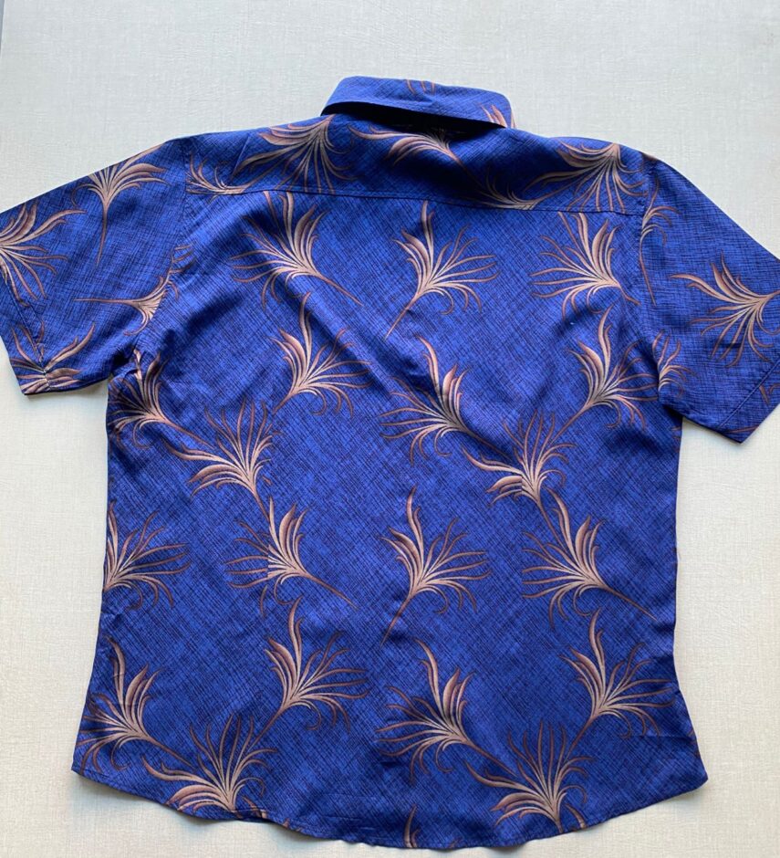 fernandaramosstore com br camisa masculina manga curta estampada fundo azul 2