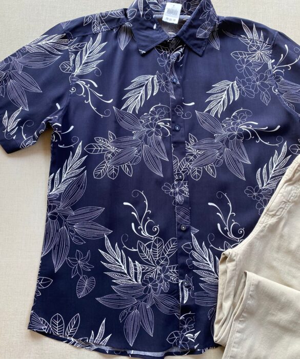 fernandaramosstore com br camisa masculina manga curta estampada fundo azul marinho 1