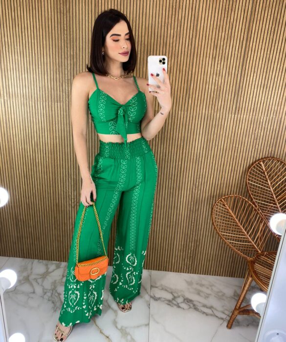 fernandaramosstore com br conjunto calca pantalona e cropped com bojo estampado verde 7