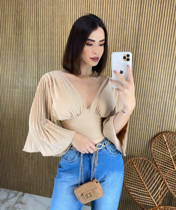 Cropped Feminino com Bojo Manga Plissada Bege - Fernanda Ramos Store