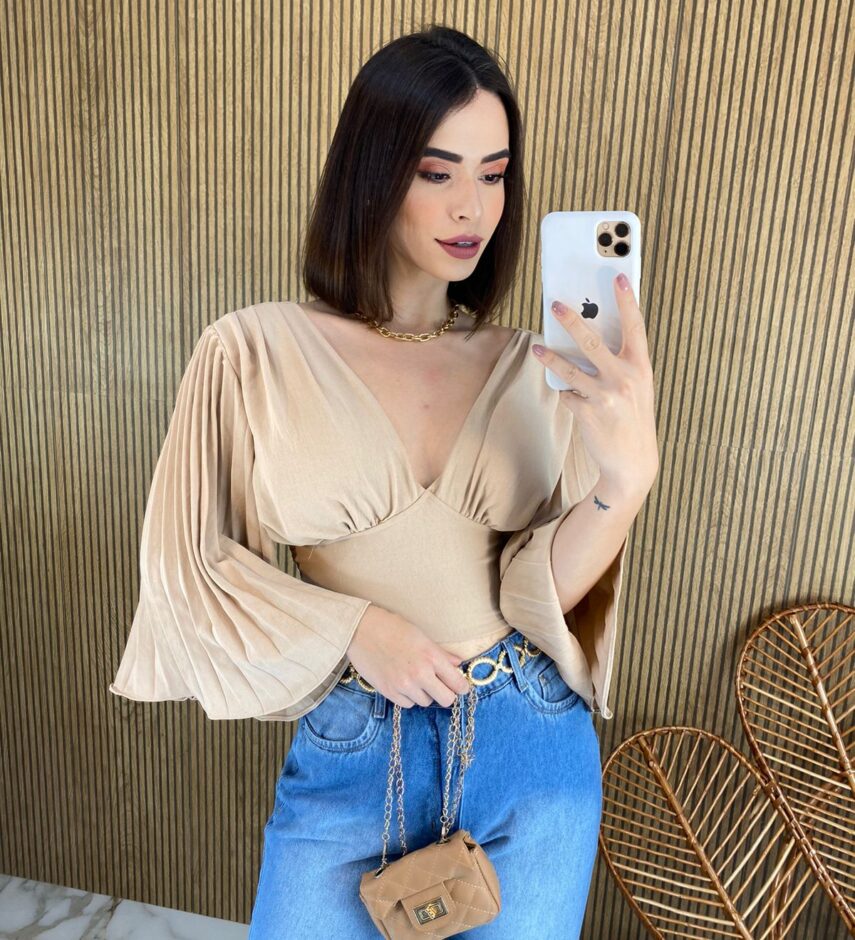 Cropped Feminino com Bojo Manga Plissada Bege - Fernanda Ramos Store