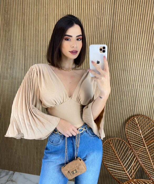 Cropped Feminino com Bojo Manga Plissada Bege - Fernanda Ramos Store