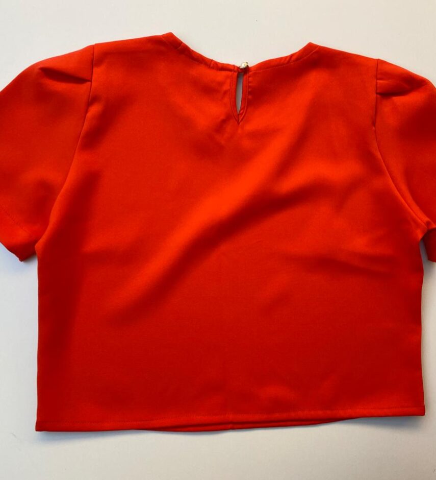 Cropped Feminino sem Bojo Manga Curta Botão Atrás Coral - Fernanda Ramos Store