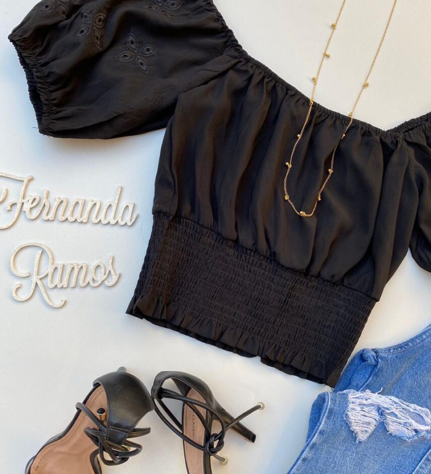 Cropped Ombro a Ombro com Lastex Detalhe na Manga Preto - Fernanda Ramos Store