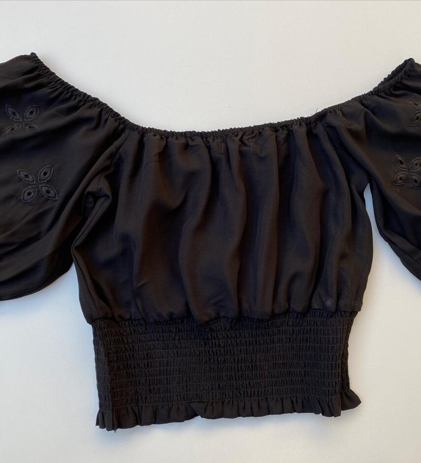 Cropped Ombro a Ombro com Lastex Detalhe na Manga Preto - Fernanda Ramos Store