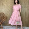 fernandaramosstore com br vestido midi sem bojo manga curta com amarracao solta rosa bebe 1