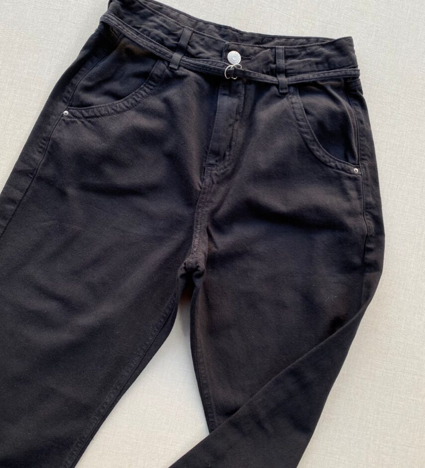 fernandaramosstore com br calca jeans feminina mom com cinto fino preto 1