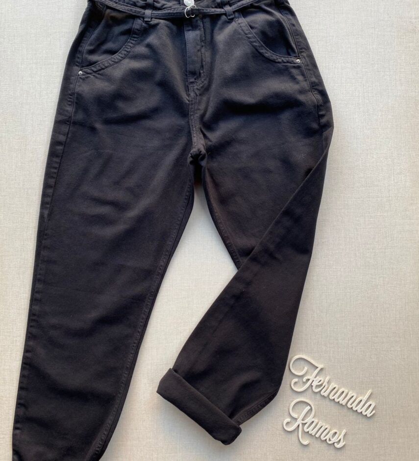 fernandaramosstore com br calca jeans feminina mom com cinto fino preto 2