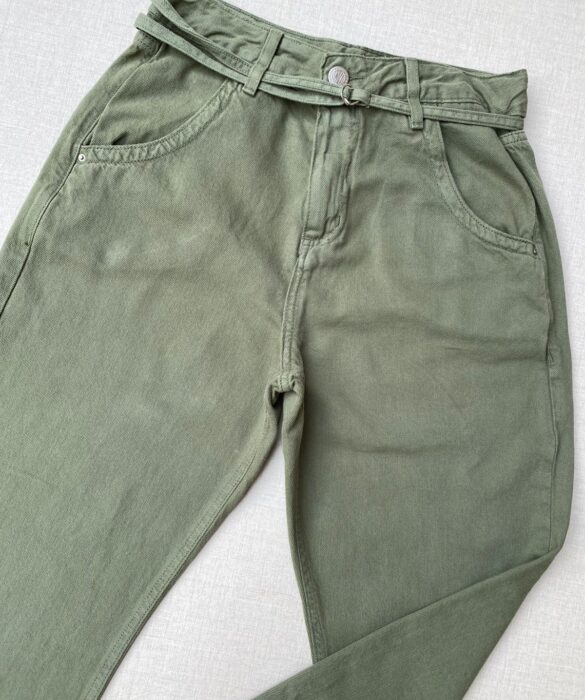 fernandaramosstore com br calca jeans feminina mom com cinto fino verde militar