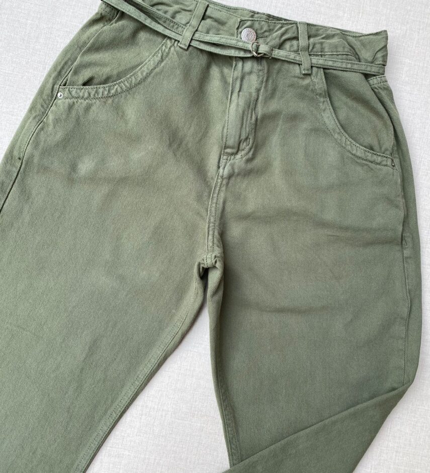 fernandaramosstore com br calca jeans feminina mom com cinto fino verde militar