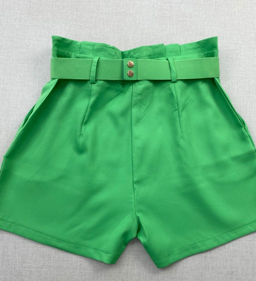 Short Feminino com Detalhe de Cinto Verde Bandeira - Fernanda Ramos Store