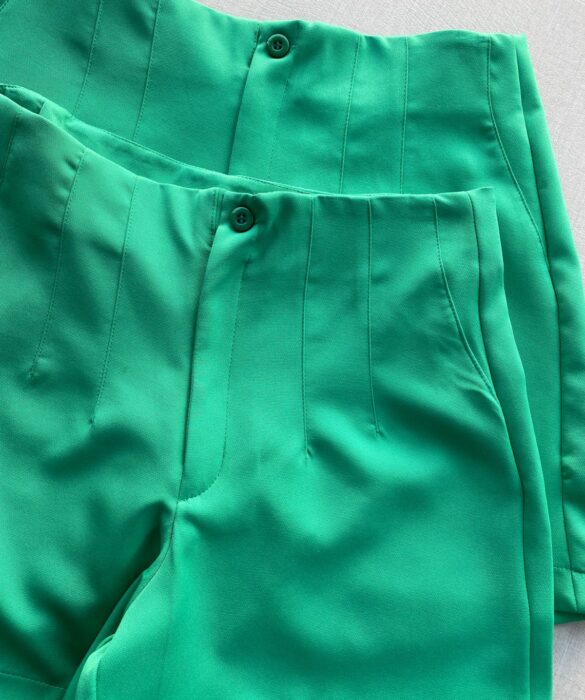 Short Feminino de Alfaiataria Verde com Detalhe - Fernanda Ramos Store