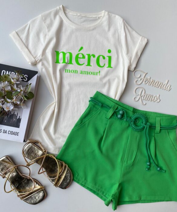 T-shirt Manga Curta Mérci Mon Amour em Verde Off White - Fernanda Ramos Store