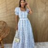 fernandaramosstore com br vestido longo sem bojo manga bufante estampa azul fundo branco copia