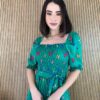 fernandaramosstore com br vestido midi sem bojo com lastex estampado com fundo verde 1