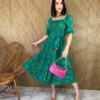 fernandaramosstore com br vestido midi sem bojo com lastex estampado com fundo verde 3