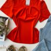 fernandaramosstore com br blusa feminina detalhes vazados na manga coral 1