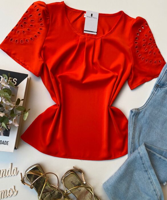 fernandaramosstore com br blusa feminina detalhes vazados na manga coral 1