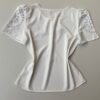 fernandaramosstore com br blusa feminina detalhes vazados nas mangas branca 2