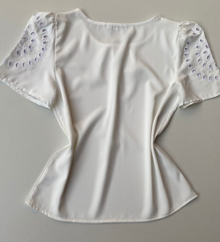 fernandaramosstore com br blusa feminina detalhes vazados nas mangas branca 2