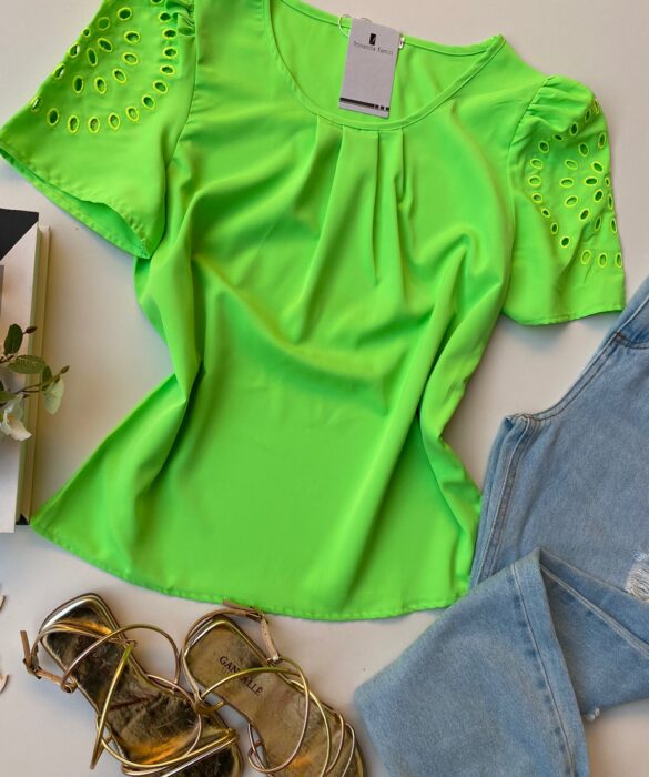 fernandaramosstore com br blusa feminina detalhes vazados nas mangas verde 1