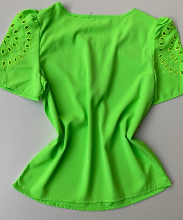 fernandaramosstore com br blusa feminina detalhes vazados nas mangas verde 2