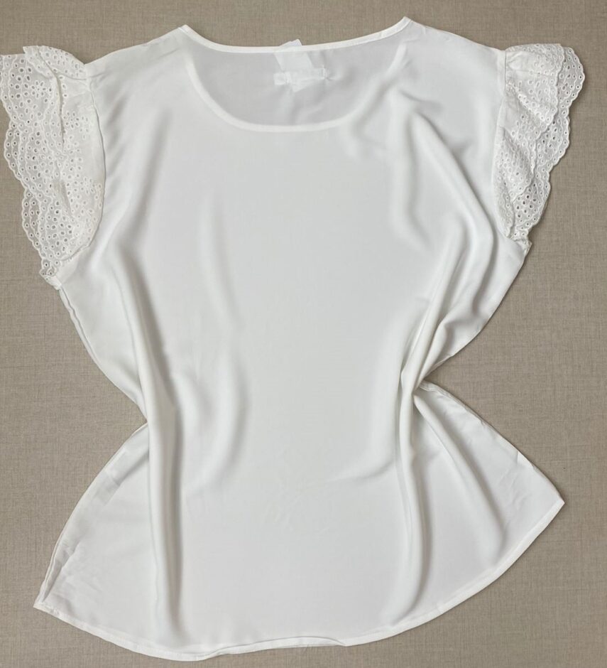 Blusa Manga Curta Feminina Plus Detalhe em Laise Branca - Fernanda Ramos Store